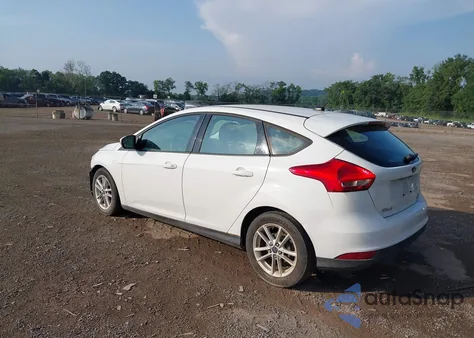 2015 Ford Focus Se z USA, uszkodzony, nr VIN 1FADP3K22FL355827